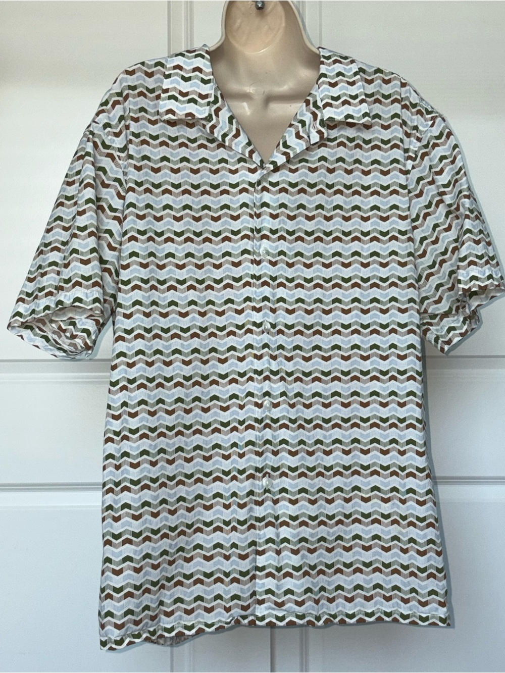 Men's Button Up Short Sleeve Geometric Pattern Shirt - White with Green & Brown